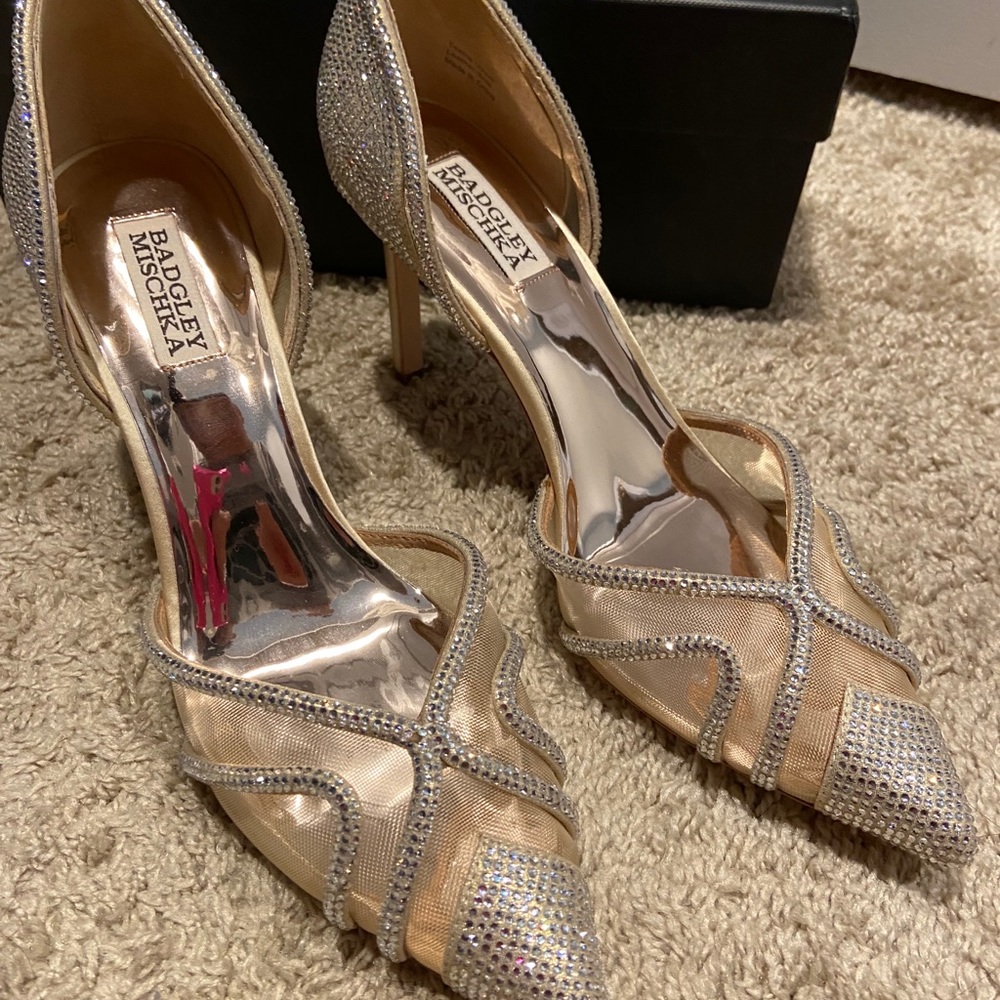 Badgely Mischka Gold Pumps
